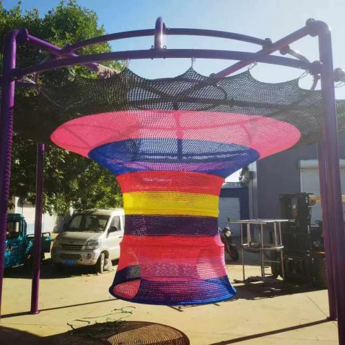 Интерактивный вязанный лабиринт