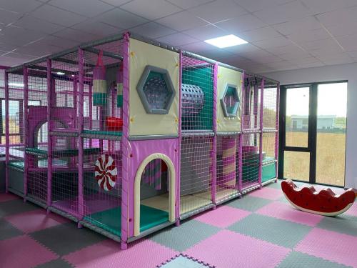 Лабиринт двухэтажный 4,8 х 6 х 2,6 м (520580)