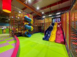 Лабиринт Г-образный с горками и сухим бассейном 105 м2 (85389) фото 1